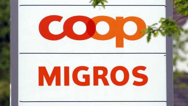 Selon le WWF, Coop et Migros vendent davantage d'articles arborant des labels durables reconnus.