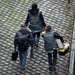 La police scientifique en action après la fusillade qui a touché la rédaction de Charlie Hebdo [AFP Photo - Martin Bureau]