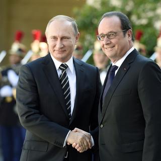 Les présidents français et russe ont tenté de rapprocher leurs positions sur le règlement de la crise syrienne. Leur entretien à Paris a duré une heure et quart en amont du sommet sur l'Ukraine.