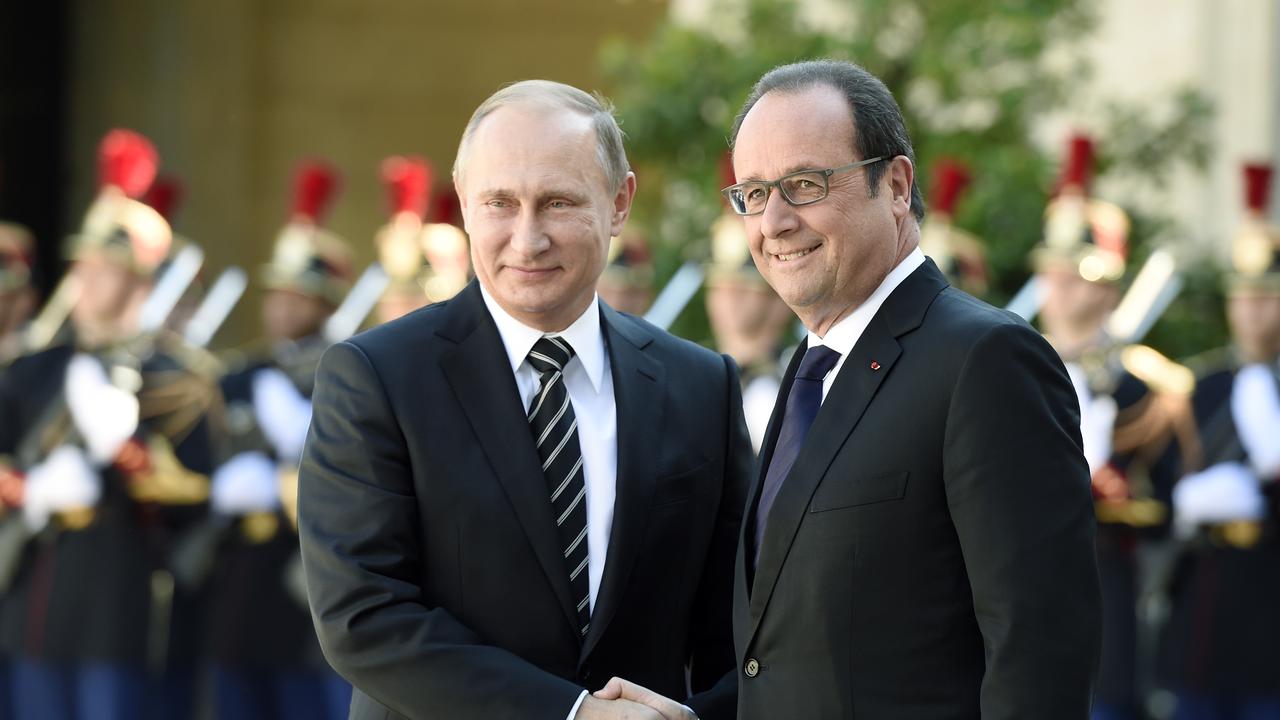 Les présidents français et russe ont tenté de rapprocher leurs positions sur le règlement de la crise syrienne. Leur entretien à Paris a duré une heure et quart en amont du sommet sur l'Ukraine.