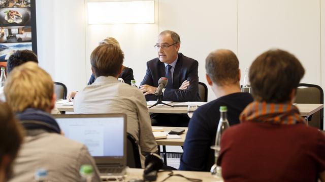 Le conseil national UDC Guy Parmelin présente officiellement sa candidature à la candidature au Conseil fédéral devant la presse, le 30 octobre 2015 à Montreux. [Salvatore Di Nolfi]