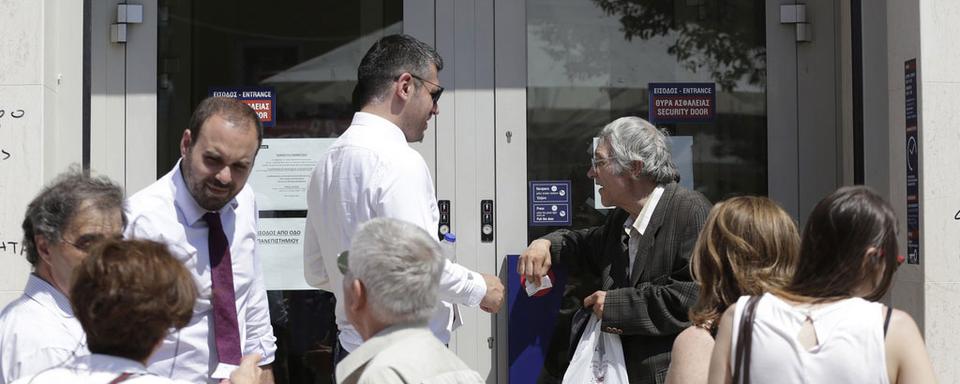 Les banques grecques sont toujours portes closes (ici, à Athènes). [AP/Keystone - Petr David Josek]