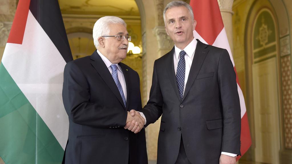 Le ministre des Affaires étrangères Didier Burkhalter en compagnie du président de l'Autorité palestinienne Mahmoud Abbas. [Alessandro della Valle]