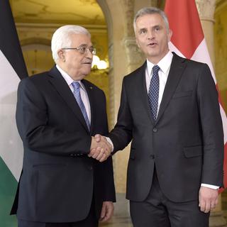 Le ministre des Affaires étrangères Didier Burkhalter en compagnie du président de l'Autorité palestinienne Mahmoud Abbas. [Alessandro della Valle]