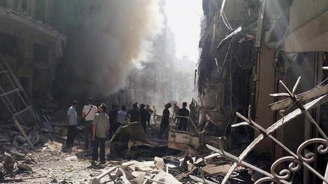 Image fournie par l'OSDH après un bombardement à Alep en juin 2014. [AP Photo/Syrian Observatory for Human Rights]