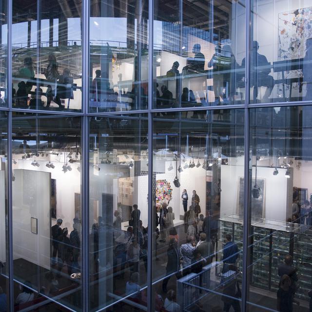 Pas moins de 284 galeries de 33 pays vendent cette année à Art Basel des oeuvres allant du moderne classique au contemporain. [Georgios Kefalas]