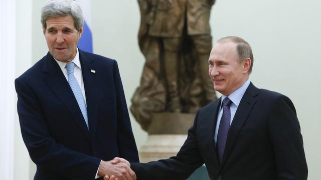 John Kerry a été reçu mardi soir par Valdimir Poutine à Moscou. [Reuters - Sergei Karpukhin]