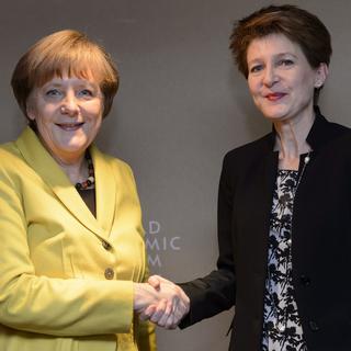 Angela Merkel rendra visite à Simonetta Sommaruga fin 2015. [key - Laurent Gillieron]