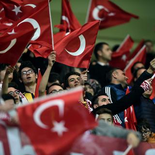 A Istambul, des supporters turcs ont bruyamment exprimé leur mécontentement durant la minute de silence. [AFP - Ozan Kose]