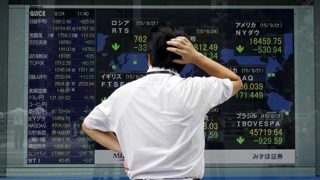 La Bourse de Tokyo a de son côté perdu 4,61%. [Reuters - Toru Hanai]