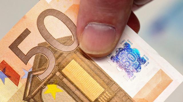 L'euro a été mis en circulation en 2002. [Keystone/EPA - Boris Rössler]