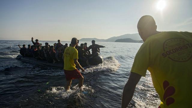 Des migrants arrivent sur l'île grecque de Lesbos [EPA/ZOLTAN BALOGH HUNGARY OUT]