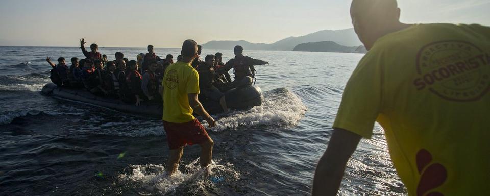 Des migrants arrivent sur l'île grecque de Lesbos [EPA/ZOLTAN BALOGH HUNGARY OUT]