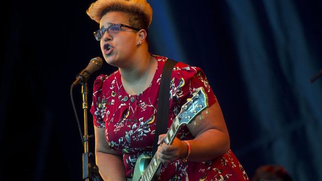 Brittany Howard, the lead singer of Alabama Shakes performs on The Pyramid Stage on the third day of the Glastonbury Festival of Contemporary Performing Arts 2015, held at Worthy Farm, near Pilton, Somerset, Britain, 26 June 2015. The outdoor festival runs from 24 to 29 June. [Keystone - HANNAH MCKAY]