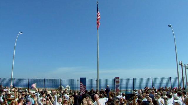 Le drapeau américain flotte à nouveau à Cuba, après 54 ans. [EPA]