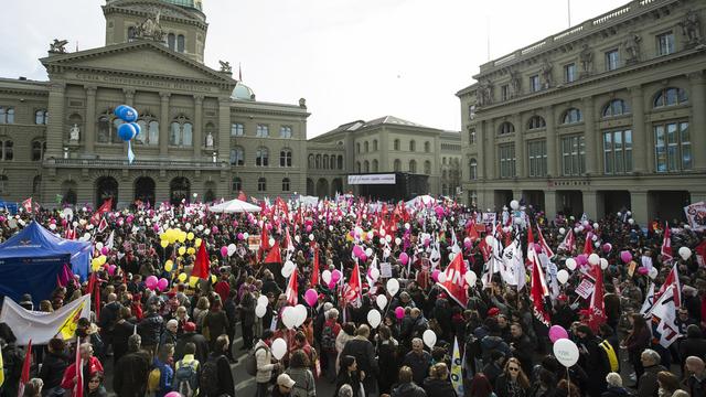 Les manifestants se sont retrouvés sur la place fédérale. [key - Peter Schneider]