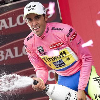 26 mai: la victoire finale dans le le Giro ne semble plus pouvoir échapper à Alberto Contador. Au terme de la 17e étape remportée par Mikel Landa, l'Espagnol reprend plus de deux minutes sur son dauphin Fabio Aru. [Keystone - Claudio Peri]