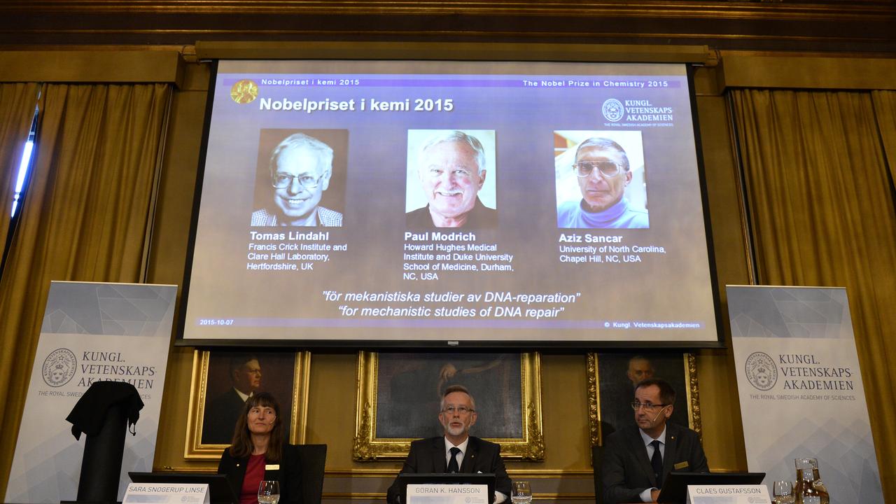L'annonce du prix Nobel de chimie 2015, décerné conjointement à 3 chercheurs. [AFP - JONATHAN NACKSTRAND]