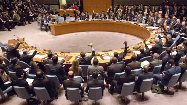 Les 15 membres du Conseil de sécurité de l'ONU ont adopté vendredi une résolution qui établit une feuille de route pour une solution politique en vue de mettre un terme à la guerre en Syrie. [Bebeto Matthews - AP Photo]