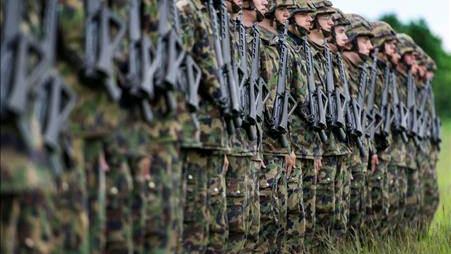 Les futurs soldats doivent passer un test avant le début de l'école de recrue. [Keystone]