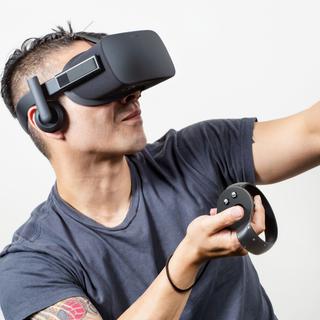 Le Casque Oculus Rift et les Oculus Touch. [Oculus]
