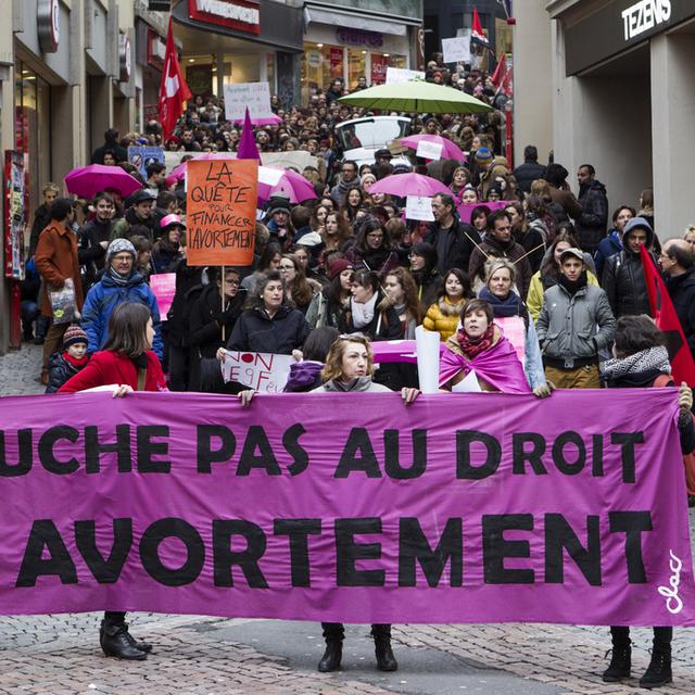 Manifestation contre l'initiative "Financer l'avortement est une affaire privée" en janvier 2014 à Lausanne. Le texte avait été rejeté par le peuple le 9 février 2014.