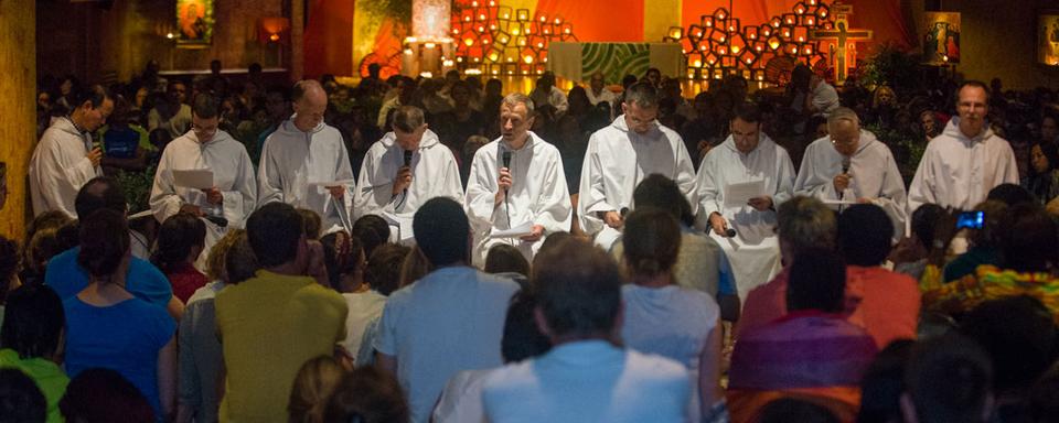 Prière du soir du 13 août 2015 dans l'église de la Réconciliation à Taizé. [RTS - Wiesia Klemens]