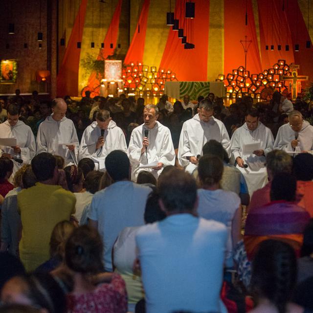 Prière du soir du 13 août 2015 dans l'église de la Réconciliation à Taizé. [RTS - Wiesia Klemens]