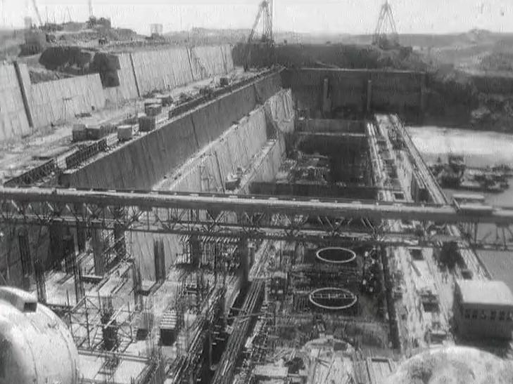 Le chantier du barrage d'Assouan en 1966. [RTS]