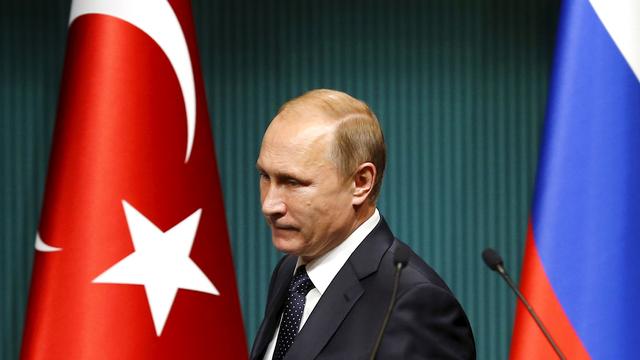 Depuis le début de la crise, les hauts responsables russes ont refusé tout contact avec leurs homologues turcs. Vladimir Poutine, après avoir refusé de prendre les appels du président turc, l'a même soigneusement évité lors de la COP21 à Paris.