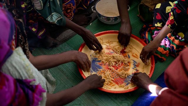 L'élimination de la faim chronique nécessiterait un investissement total de 160 dollars par an pour chaque personne vivant dans la pauvreté au cours des 15 prochaines années. [AP Photo/Rebecca Blackwell]