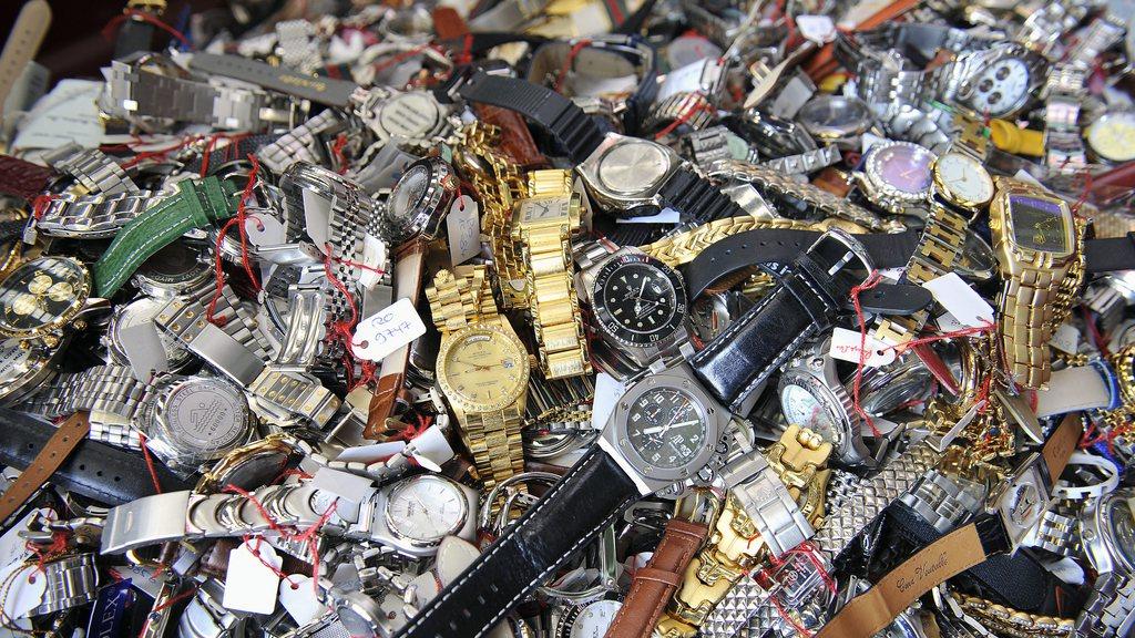 L'industrie horlogère, notamment, doit toujours faire face à de nombreuses contrefaçons. [Keystone - Sandro Campardo]