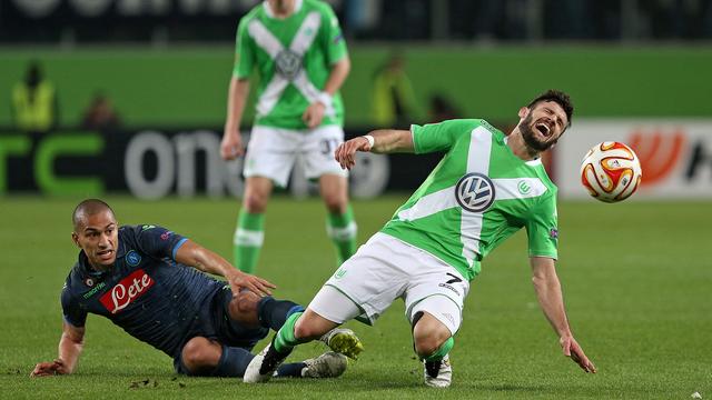 Gökhan Inler (à g.) et les Napolitains devraient sans peine valider leur billet pour les demi-finales. [EQ Images - Cathrin Mueller]