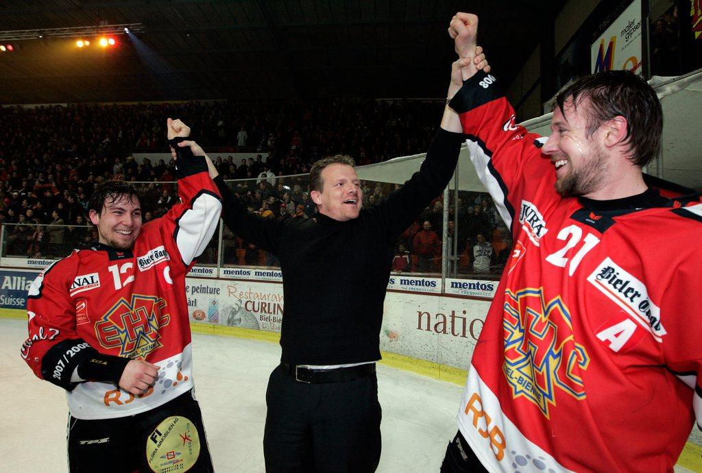 Schläpfer avec Tschantré lors de la promotion de Bienne en 2008. [KEYSTONE - Peter Klaunzer]