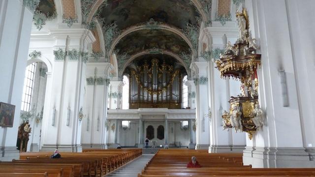 Intérieur de l'Abbaye baroque de Saint-Gall. [RTS - Thibaut Kahlbacher]