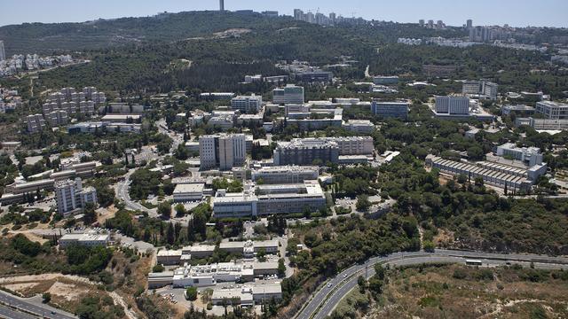 Le campus de l'Institut israélien de Technologie, le Technion, sur le versant du Mont Carmel à Haïfa. [CC-BY-SA]