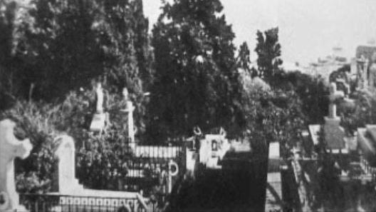 Cimetière de Sète, où repose le poète Paul Valéry, 1963. [RTS]