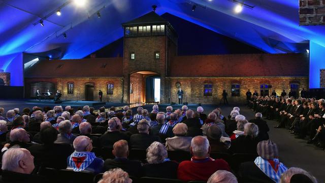 La cérémonie a eu lieu dans l'enceinte du camp d'Auschwitz. [EPA - Jacek Bednarczyk]