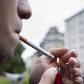 Les morts liées au tabagisme ont représenté près de 15% des 64’173 décès survenus en 2012 en Suisse. [Keystone - Yannick Bailly]