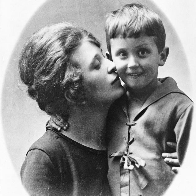Georges Borgeaud et sa mère. [Bibliothèque nationale suisse]