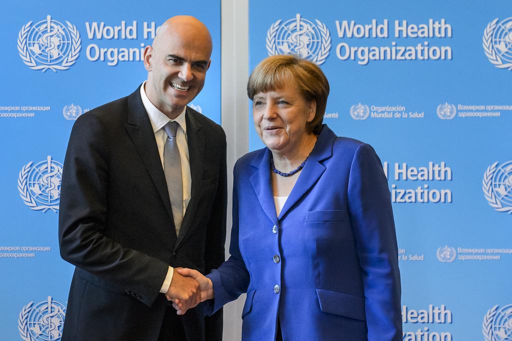 Le conseiller fédéral Alain Berset à rencontré la chancelière allemande Angela Merkel lors de cette assemblée. [KEYSTONE - Jean-Christophe Bott]