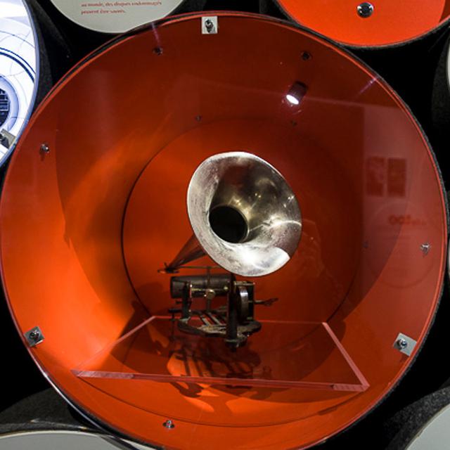 Le phonographe, première machine permettant d'enregistrer et de reproduire le son. [Phonothèque Nationale Suisse - Miriam Bolliger Cavaglieri]