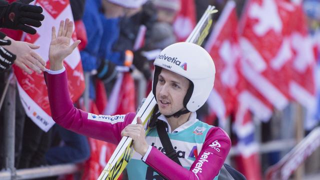 Bon joueur, Ammann n'a pas manqué de saluer son public d'Engelberg. [Urs Flueeler]