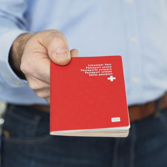 Le projet prévoit de faciliter l'obtention du passeport suisse pour les jeunes étrangers de troisième génération. [CHRISTIAN BEUTLER]