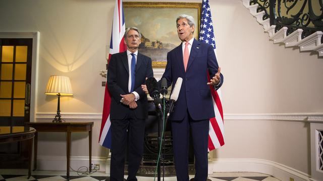 John Kerry et son homologue britannique Philip Hammond sont d'accord de négocier un calendrier pour le départ de Bachar al-Assad.