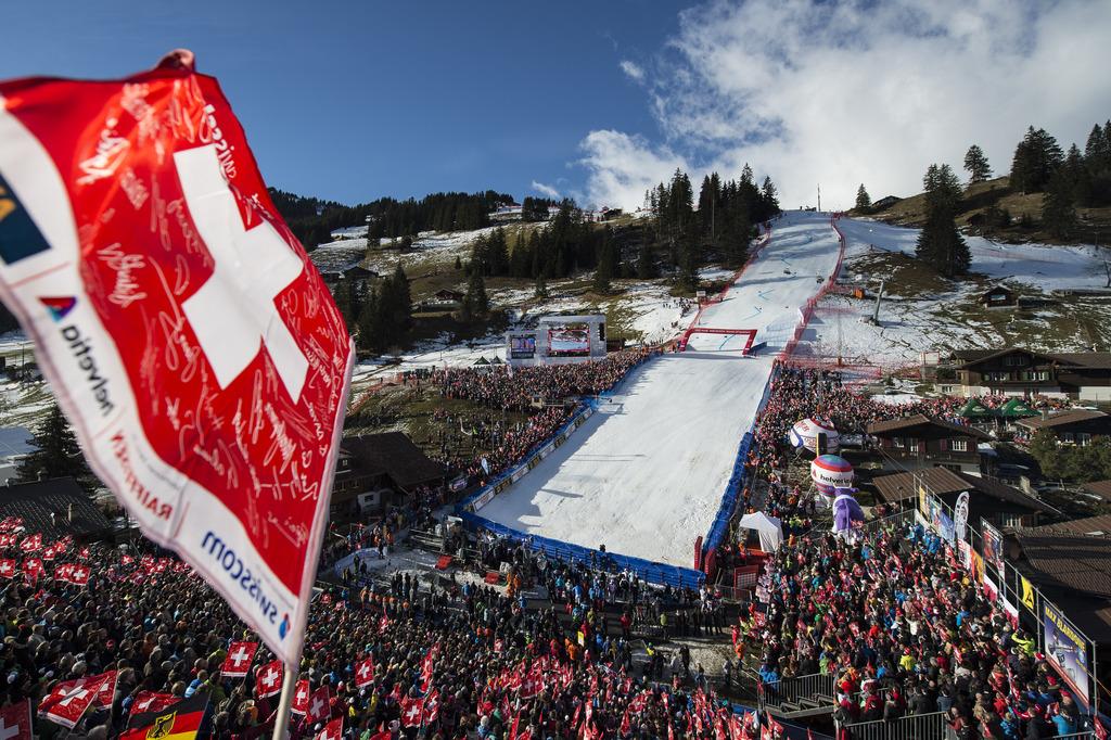 Les skieurs ont pu compter sur les encouragements de 29'000 spectateurs. [KEYSTONE - PETER SCHNEIDER]