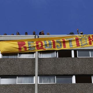 Des membres de l'association "Droit au logement". [AFP - Thomas Samson]