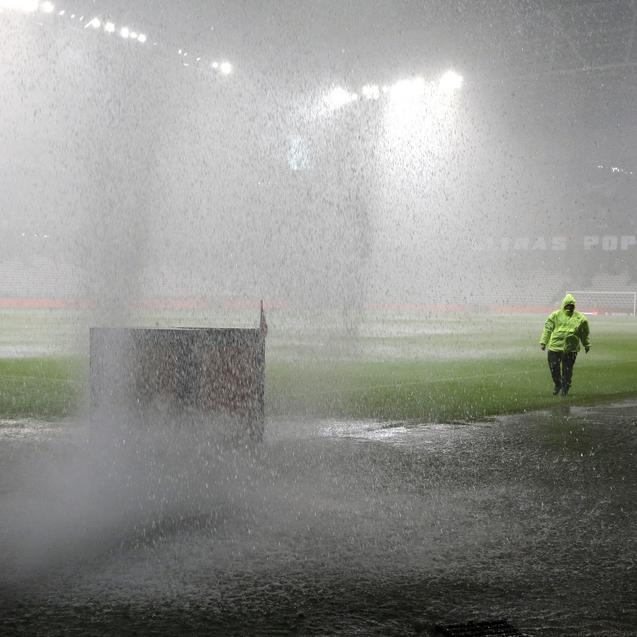 Le stade de Nice n'a pas été épargné par les pluies diluviennes tombées sur la Côte d'Azur. [Lionel Cironneau]