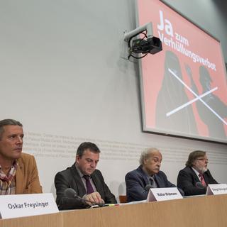 Les représentants du comité d'inititative devant la presse, mardi. De gauche à droite: Oskar Freysinger, Walter Wobmann,Giorgio Ghiringhelli et Roland Haldimann.
