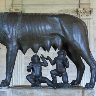 Les fondateurs de Rome, Romulus et Rémus, nourris par une louve. [AFP - James Emmerson]